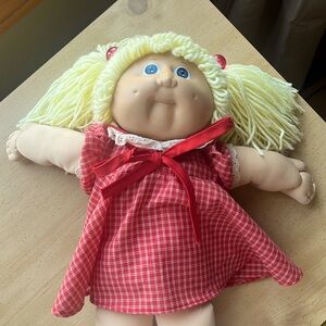Vintage 1985 (Copyright 1978, 1982) Cabbage Patch Doll